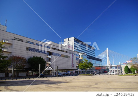 青森の駅 晴れた日の青森駅 青森駅ビルラビナと青森駅東口ビル 青森の駅 晴れた日の青森駅 青森駅ビルラビナと青森駅東口ビル 124519418
