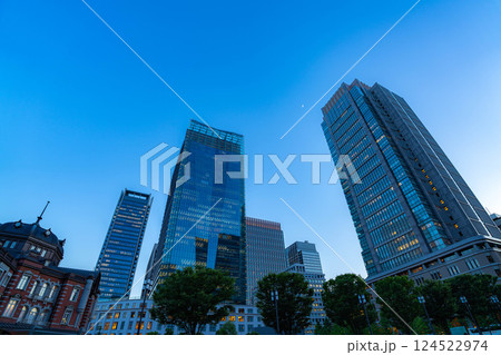 【マジックアワー】東京駅周辺のマジックアワーの風景【東京都】 【マジックアワー】東京駅周辺のマジックアワーの風景【東京都】 124522974