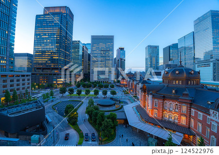 【マジックアワー】東京駅周辺のマジックアワーの風景【東京都】 【マジックアワー】東京駅周辺のマジックアワーの風景【東京都】 124522976