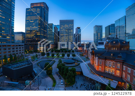 【マジックアワー】東京駅周辺のマジックアワーの風景【東京都】 124522978