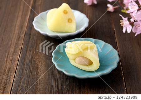 春の和菓子 124523909