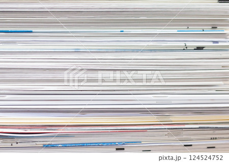 積み重ねたたくさんの紙 書類 積み重ねたたくさんの紙 書類 124524752
