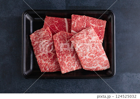 国産黒毛和牛　モモステーキ 124525032