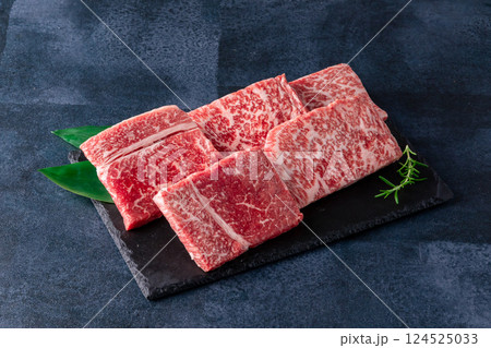 国産黒毛和牛　モモステーキ 124525033