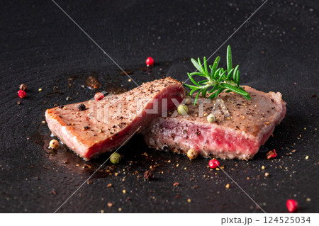 国産黒毛和牛　モモステーキ 124525034