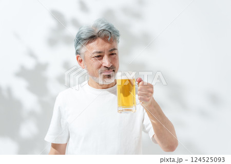 男性　ビール 124525093