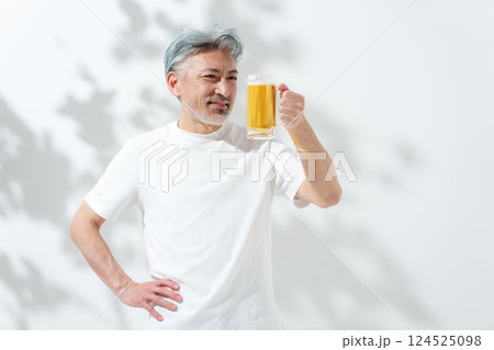 男性　ビール 124525098