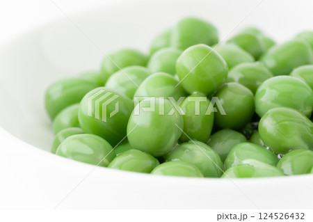 グリーンピース（加熱済み）のクローズアップ 124526432