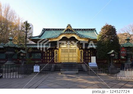 Japanese Shrine Courtyard with Tourists, Tokyo Dec 10 2024 Japanese Shrine Courtyard with Tourists, Tokyo Dec 10 2024 124527724