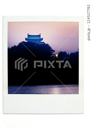 黄砂の中の名古屋城(黄砂の夕日) ポラ風 黄砂の中の名古屋城(黄砂の夕日) ポラ風 124527761