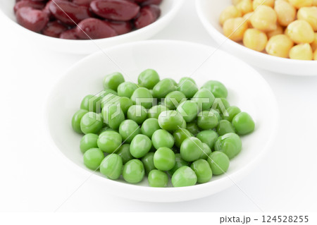 グリーンピース(加熱済み)のクローズアップ グリーンピース(加熱済み)のクローズアップ 124528255