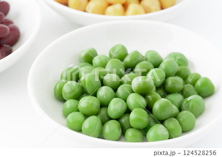 グリーンピース(加熱済み)のクローズアップ グリーンピース(加熱済み)のクローズアップ 124528256