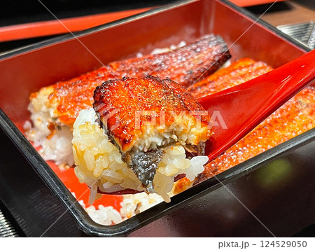 日本の伝統料理 夏のスタミナ料理うな重 日本の伝統料理 夏のスタミナ料理うな重 124529050
