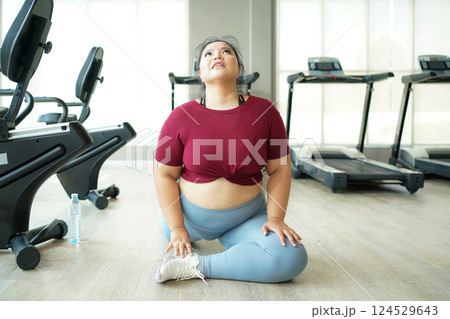 Healthy fat women. Asian woman fitness exercise for lose weight Healthy fat women. Asian woman fitness exercise for lose weight 124529643