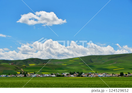 Photo of the mountains and valleys of Qilian Mountains, Qinghai Province, China Photo of the mountains and valleys of Qilian Mountains, Qinghai Province, China 124529652