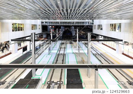 【広島電鉄】夜の広島駅電停(2025年3月) 【広島電鉄】夜の広島駅電停(2025年3月) 124529663