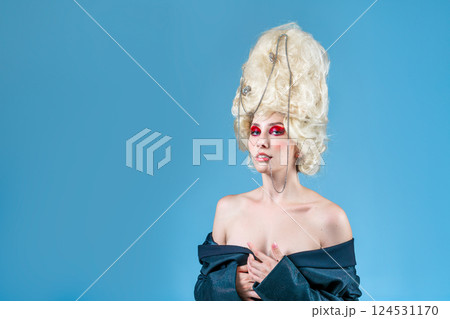 Glamorous female model with blond wig and 124531170
