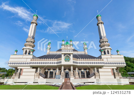 Masjid Duli Pengiran Muda Mahkota Pengiran Muda Haji Al-Muhtadee Billah mosque in Bandar Seri Begawan, Brunei 124531278