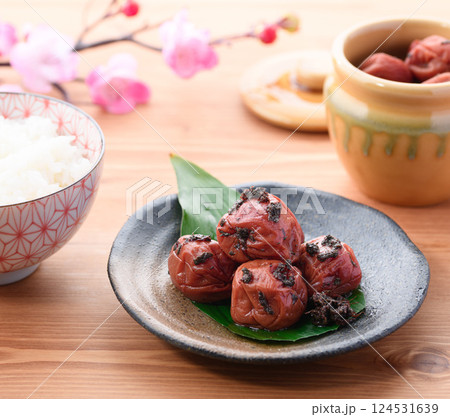 かつお梅 紀州南高梅 ( 梅干し ) かつお梅 紀州南高梅 ( 梅干し ) 124531639