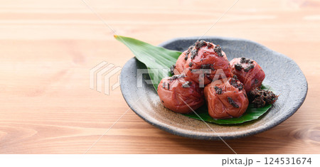 かつお梅 紀州南高梅 （ 梅干し ） 124531674