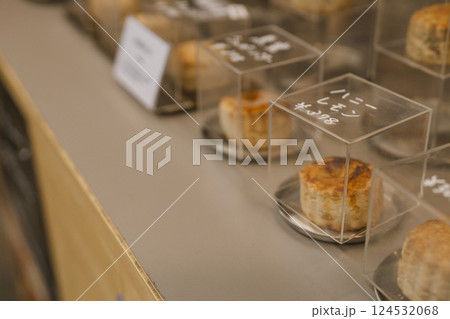 スコーンの店頭販売 陳列 スコーンの店頭販売 陳列 124532068