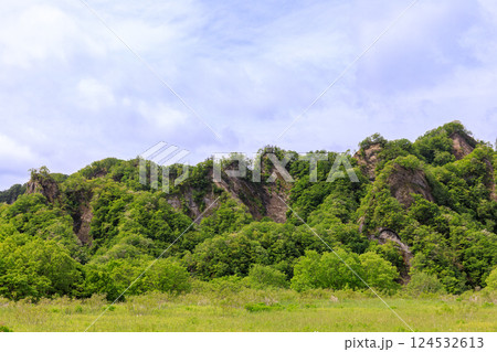 北海道平取町、オキクㇽミのチャシ・ムイノカ【5月】 北海道平取町、オキクㇽミのチャシ・ムイノカ【5月】 124532613
