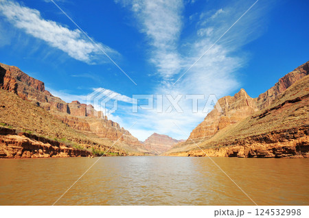 Pthe Colorado River in the Grand Canyon, Arizona, USA 124532998