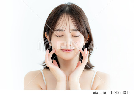 若い女性の美容イメージ 124533012