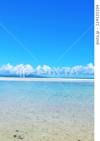 沖縄 竹富島 青空と海 沖縄 竹富島 青空と海 124533104