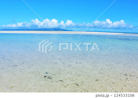 沖縄 竹富島 青空と海 沖縄 竹富島 青空と海 124533106