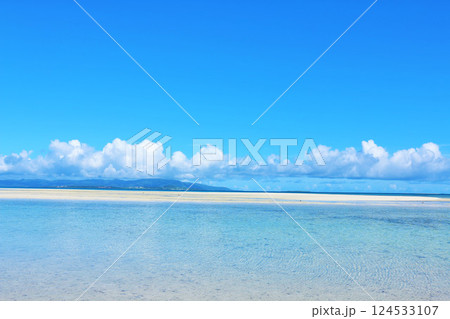 沖縄 竹富島 青空と海 沖縄 竹富島 青空と海 124533107
