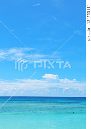沖縄　波照間島　青空と海 124533114