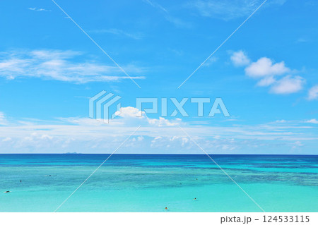 沖縄　波照間島　青空と海 124533115