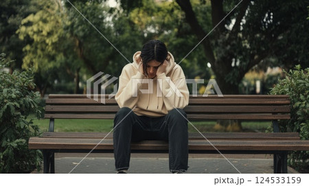 ショックを受ける女性 124533159