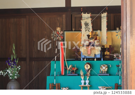 兜飾り　端午の節句の武者飾り 124533888