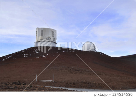 ハワイ島マウナケア山頂の宇宙望遠鏡 124534550