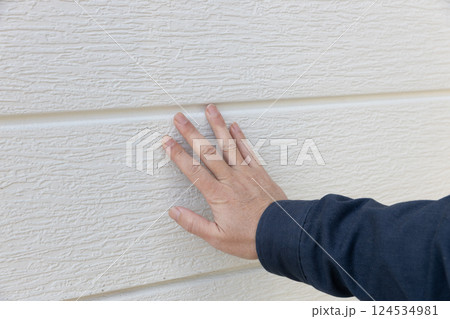 建物外壁トタンの塗装面の調査　チョーキング現象 124534981