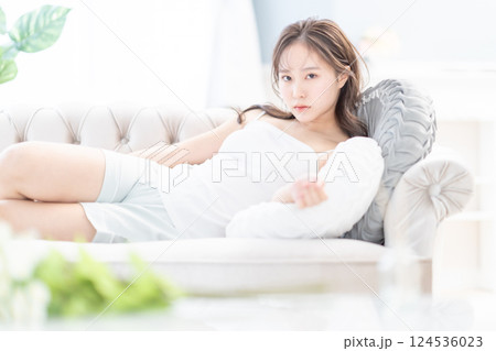 美容にこだわる20代前半女性のビューティーイメージ 美容にこだわる20代前半女性のビューティーイメージ 124536023