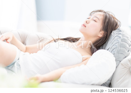 透明感のある快眠のイメージ 透明感のある快眠のイメージ 124536025