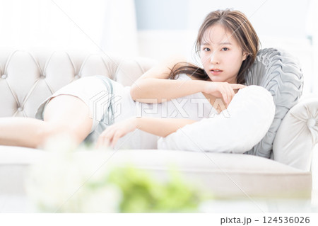 20代前半学生の全身ビューティーポートレート 124536026