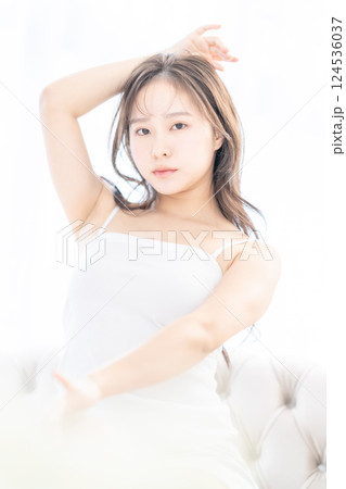 美容にこだわる20代前半女性のビューティーイメージ 124536037