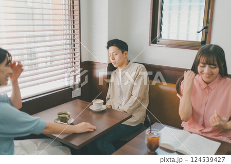 coffee shop 124539427