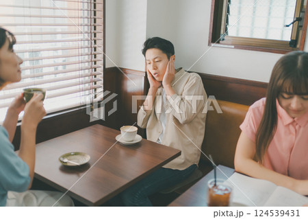 coffee shop 124539431