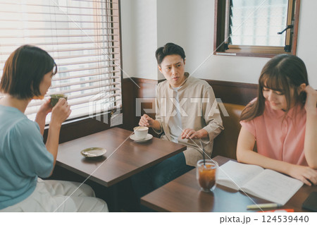 coffee shop coffee shop 124539440