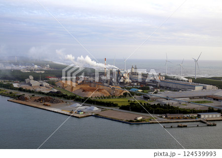 秋田ポートタワー（セリオン）展望台からの眺め 向浜の工場 124539993