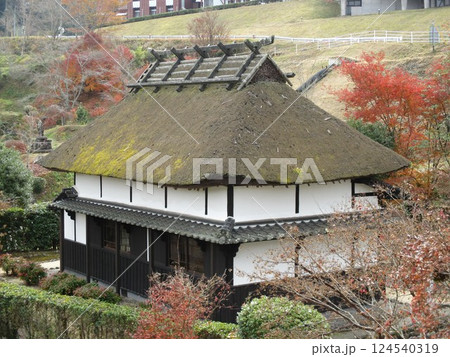 熊本県阿蘇郡小国町、北里柴三郎博士生誕の地にある記念館「北里柴三郎記念館」内に建つ博士の生家 124540319