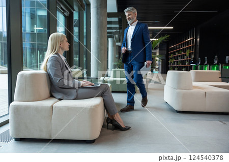 Business owner meeting a client before negotiations 124540378