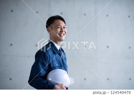 作業着の男性 作業着の男性 124540479