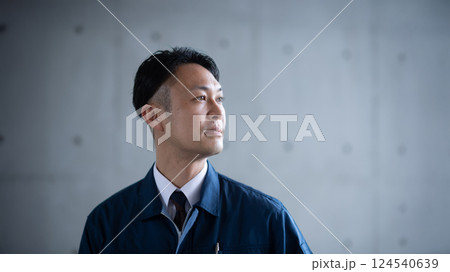 作業服の男性 124540639