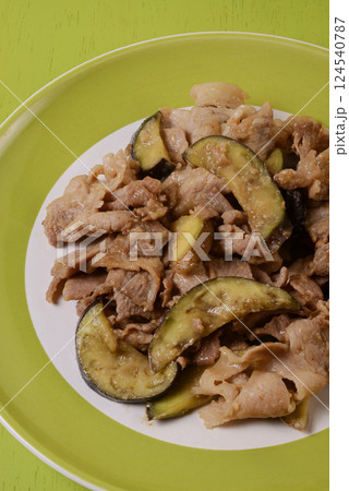 茄子と豚肉の味噌炒め 124540787